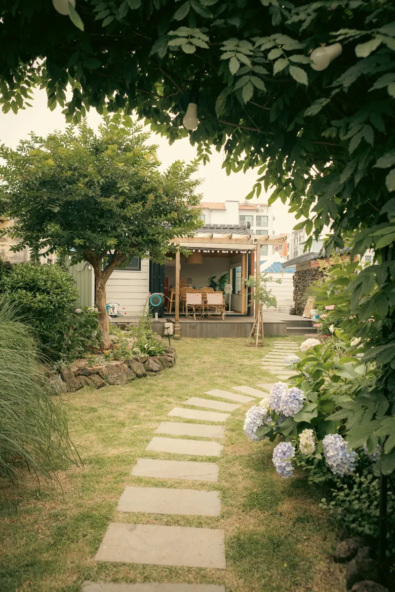 [서귀포 대정] 정원이 아름다운 프라이빗 독채 #애견동반#돌집#마당 98