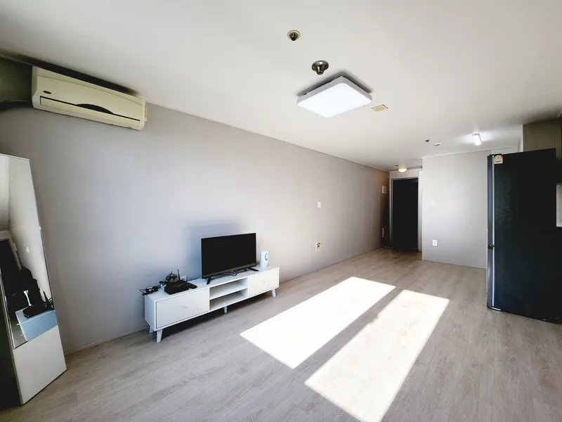 [Suwon] Perfect one month living in an officetel 1 minute away from Suwon City Hall Station, in the center of Suwon 5