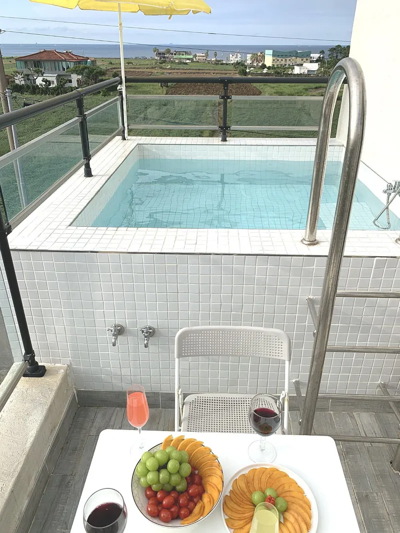 [Aewol, Jeju] A detached townhouse with a jacuzzi overlooking the nearby sea, coastal road 1 59