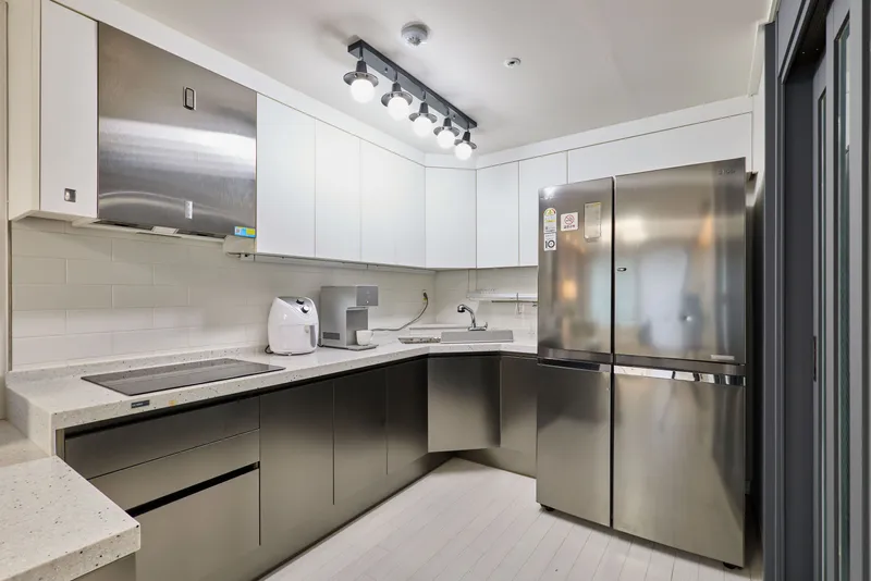 [Yeongdeungpo, Seoul] Clean, newly built, 4-person, 3-room apartment near Daebang Station 18