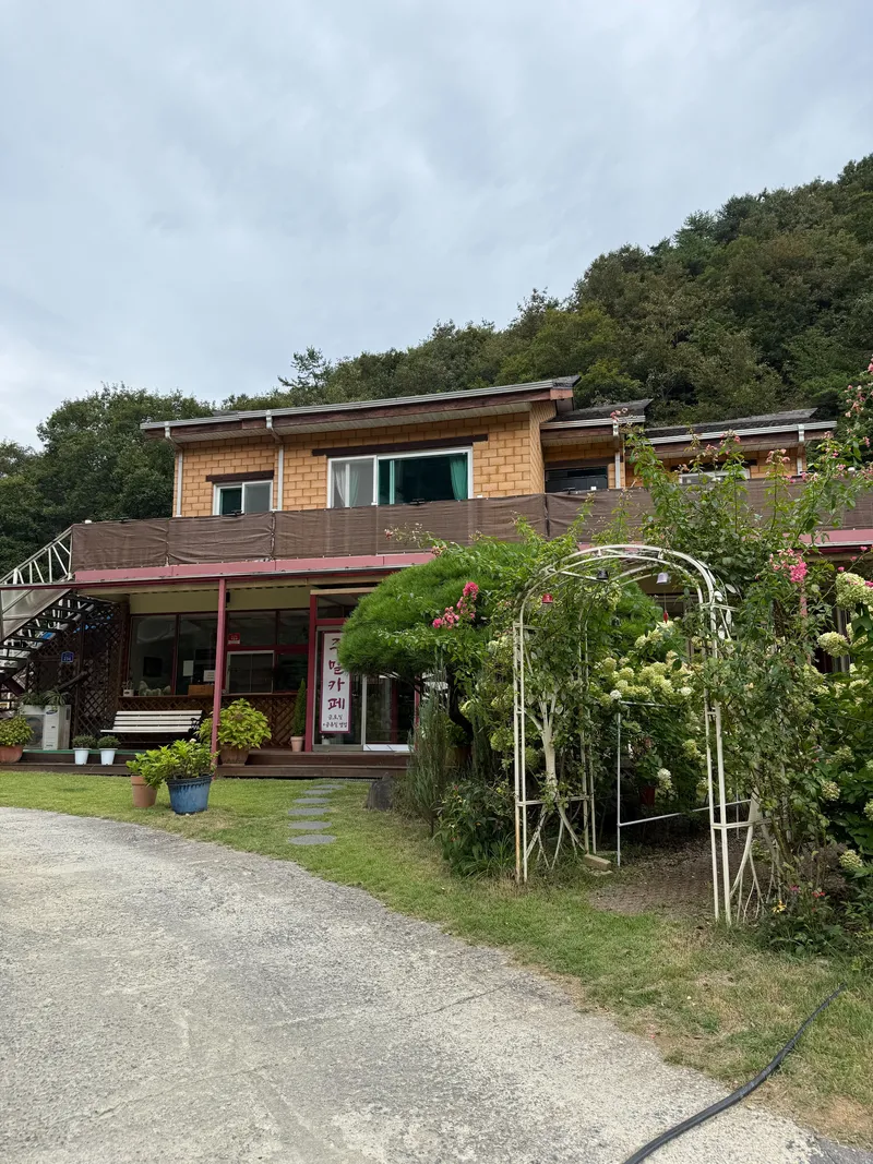 [Yeongwol] A healing house in the forest with a beautiful garden 16