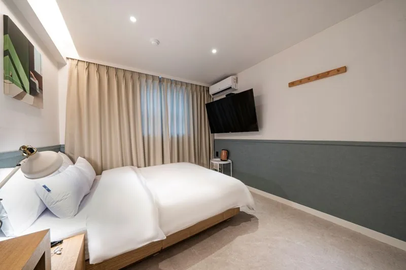 [Dong-gu, Daejeon] 5 minutes walk from Daejeon Complex Terminal! #Queen bed #Smart TV #Room disinfection 5