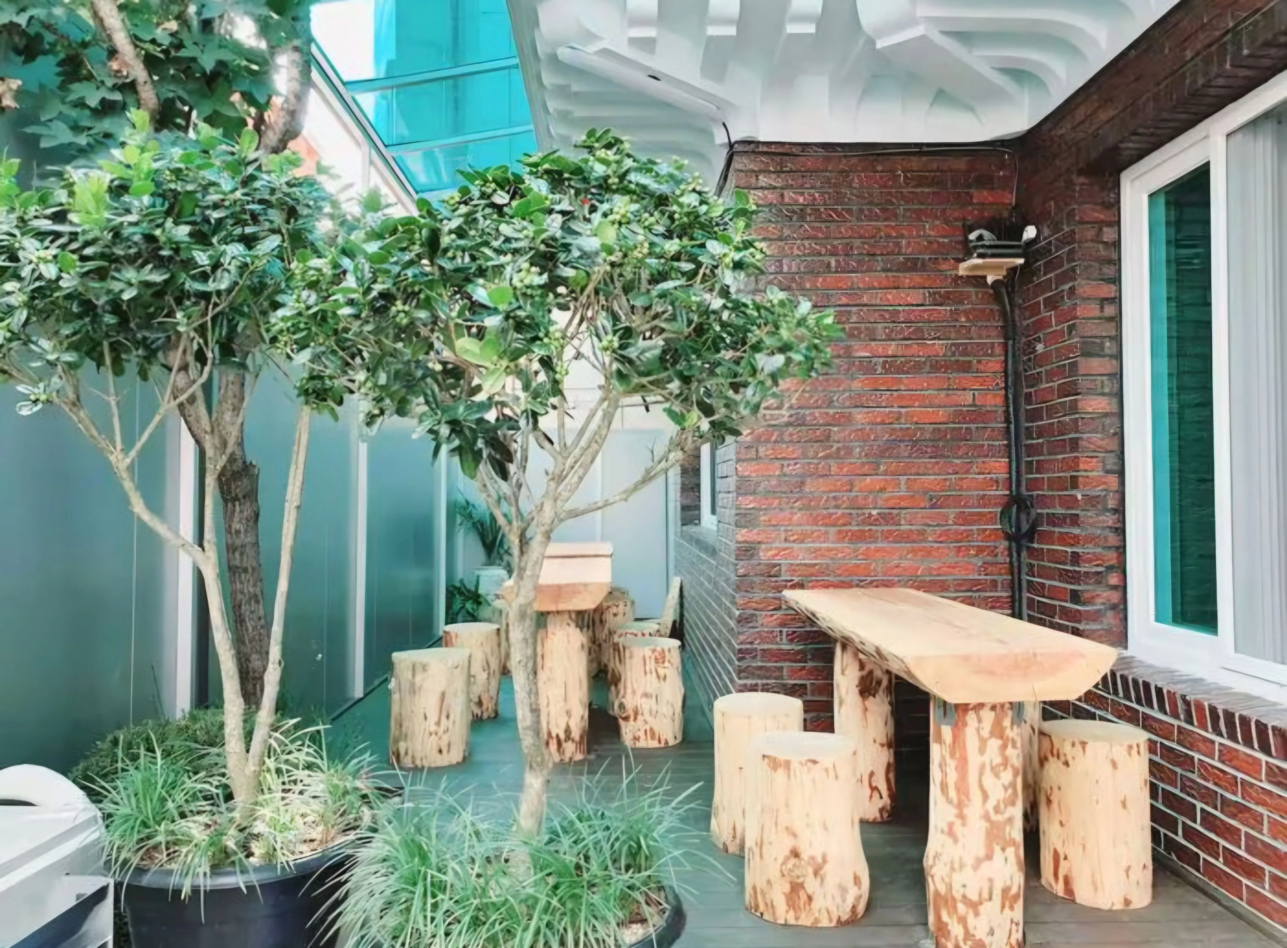 Hwango-dong Transit-Friendly Two-Bedroom House