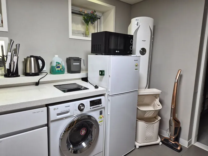 [Yongsan, Seoul] 7-minute walk from Seoul Station. 3 rooms on the 1st floor. 21