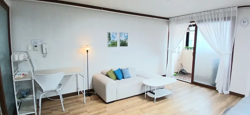 [Gunsan] A detached one-room apartment with a good location and a playground-like feel 4