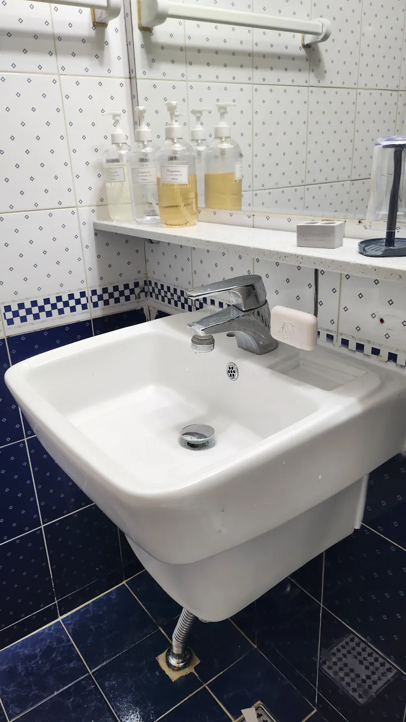 [Changwon] 5 minutes walk from Gyeongnam University, Robot Land 7