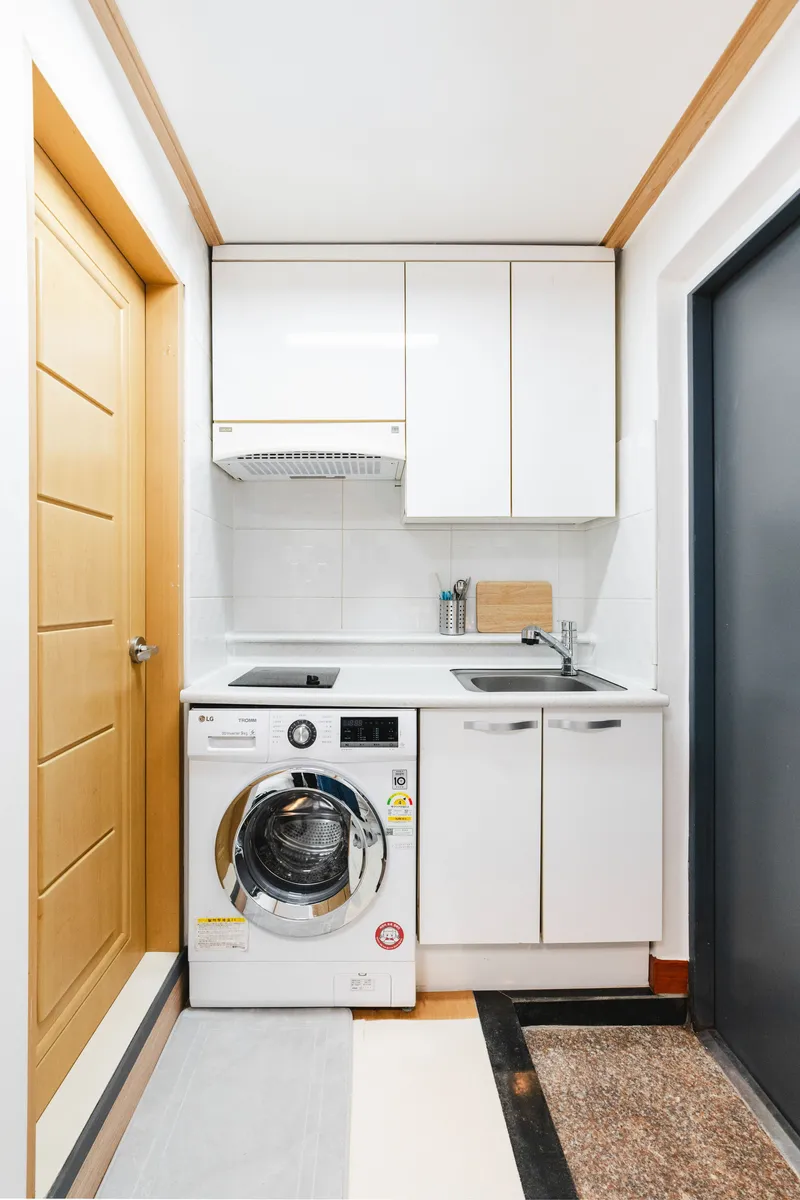 [Mapo, Seoul] 10 minutes walk from Hongik Univ. Station, Yeonam-dong 7
