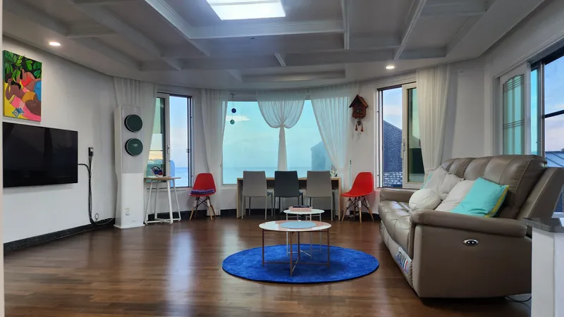 [제주 구좌] 조용한 동네의 마당 있는 복층형 주택, 바다 도보 2분 24