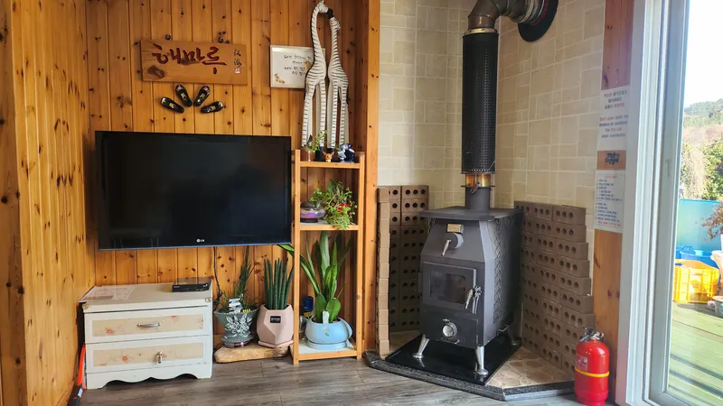 [Aewol, Jeju] Fantastic Landscape 30-Pyeong Detached House with Indoor Plant Garden and Fireplace 12