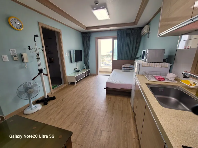 [Yangyang] 3-story building right in front of the beach, beach fishing village (2nd floor, room 202) bed 2