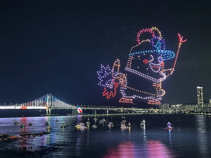[Suyeong, Busan] Two queen beds OK, prime spot for Gwangan Bridge view/drone show OK, 1 minute walk to the beach OK 26