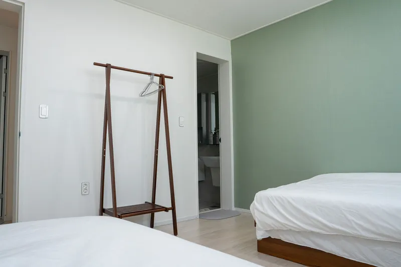 [Bupyeong, Incheon] 5 minutes walk to the station/Cozy house with good lighting in the immediate vicinity of the station/3 rooms, 2 bathrooms, 4 beds 3