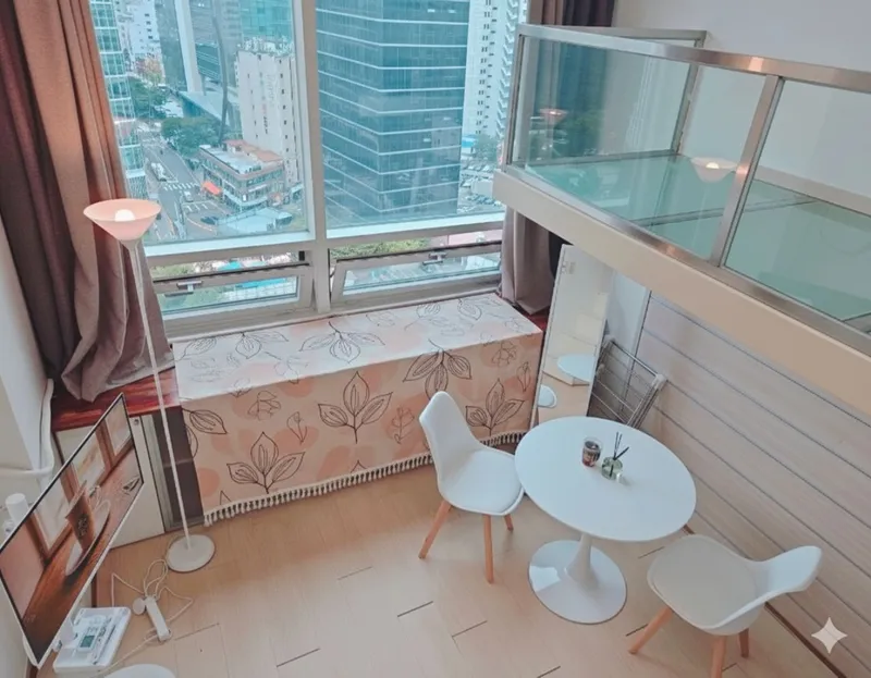 [Jongno, Seoul] Fully furnished duplex high-rise apartment with Cheonggyecheon view, 1 minute from Jonggak Station, Jongno 3-ga, Gwanghwamun 6