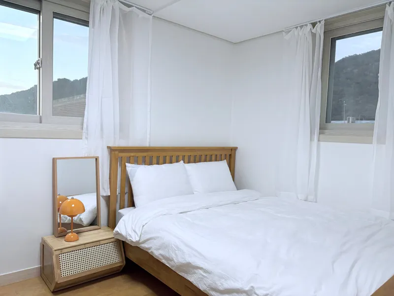 [서울 광진] 오월의 아차산 숲속집 /투룸/풀옵션/6인/퀸3 3