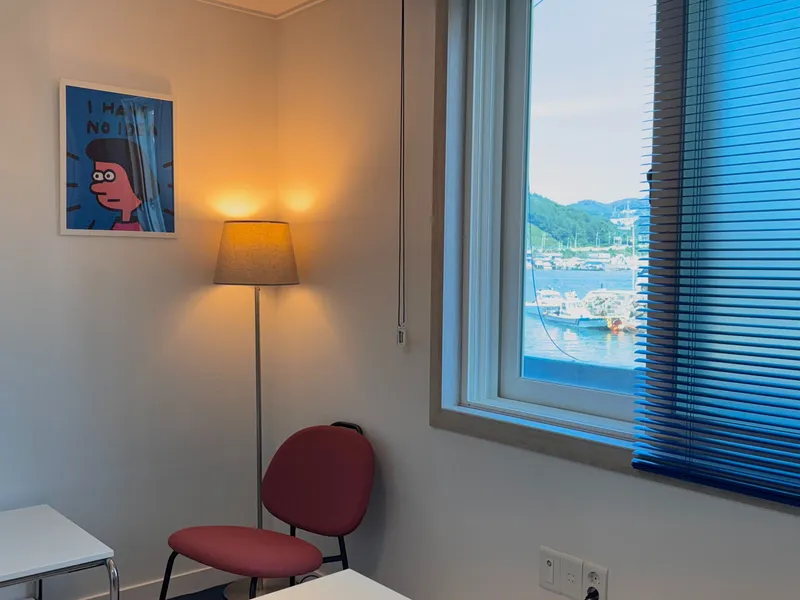[Yeosu] Detached house in front of a fishing village port 10