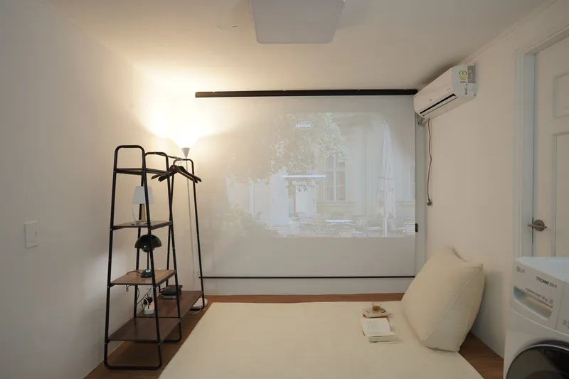 [Jongno, Seoul] #5 min walk from Hyehwa Station #Recently remodeled #3 rooms + 1 bathroom #Beam projector cinema 35