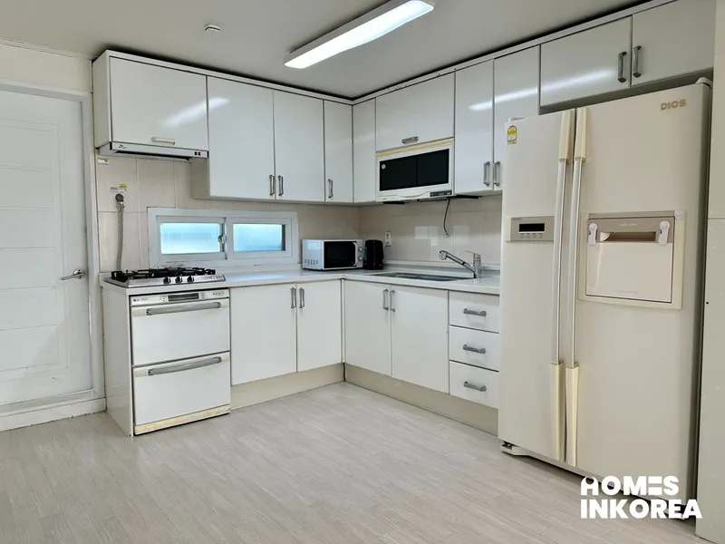 [Seodaemun, Seoul][Seoul Mapo] 7-minute walk from Hongik Univ. Station, three-room 13