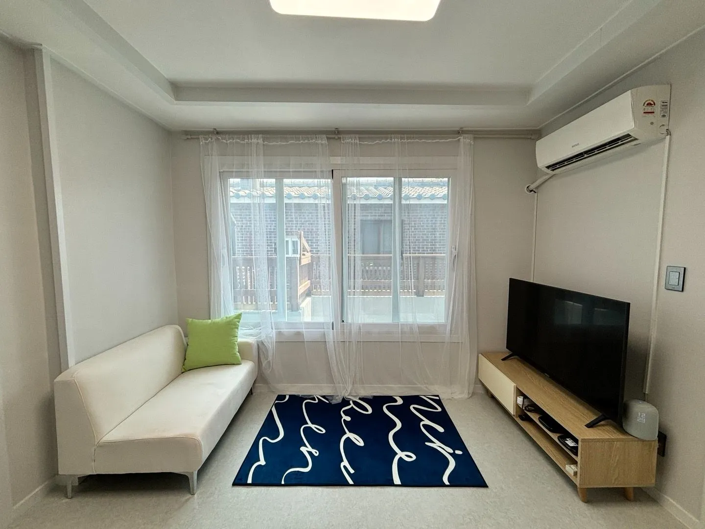Ponam-dong Two-Bedroom House Near Station
