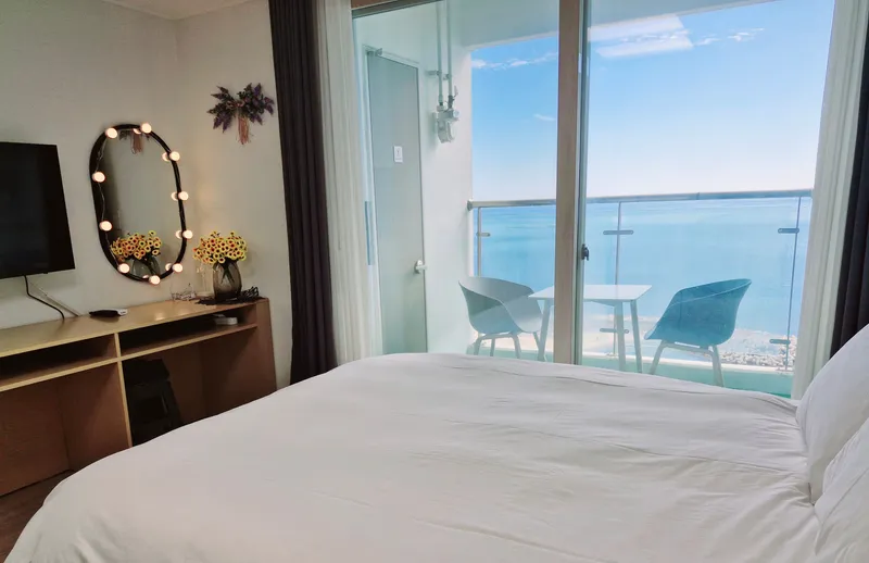 [Sokcho] ☆1-minute cut: Overwhelming panoramic ocean view☆Bedside sunrise☆Romantic pocha street food☆ 2