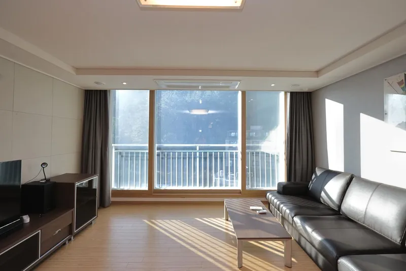 [Geoje] 34 pyeong top floor three-room with full option of mountain and sea view 10
