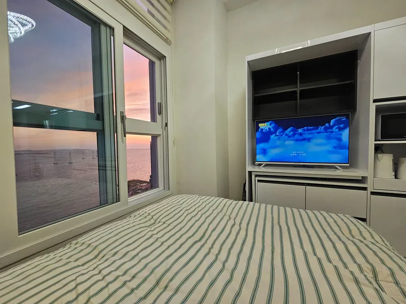 [Ansan] 28th floor officetel with ocean view bedroom on Banwol Island 8