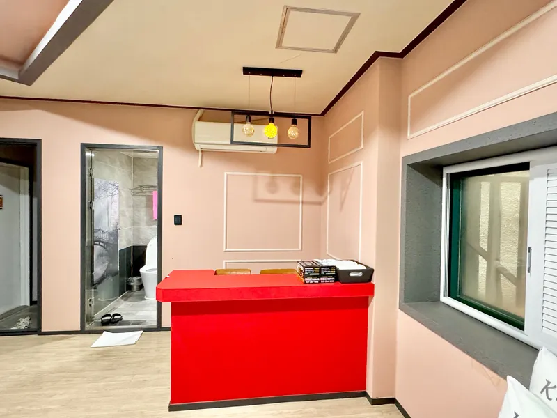 [Suwon][Suwon Yeongtong] 5 min walk from Yeongtong Station/Netflix/Separate one room/Cleaning available/Room 704 3