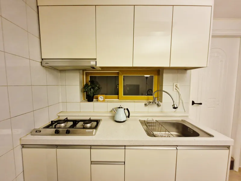 [Jongno, Seoul] 9 PM to Seoul National University Hospital / 3 minutes from Hyehwa Station / 70,000 KRW discount for move-in within 2 days / 50,000 KRW discount for move-in within 7 days / Large 13