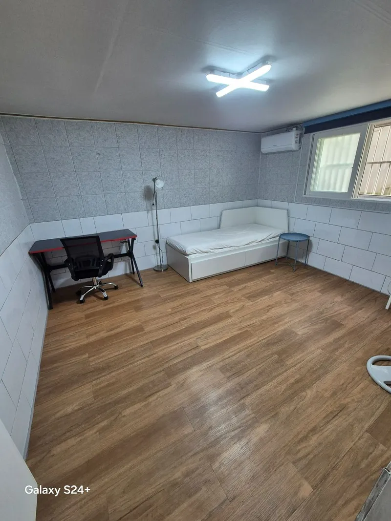 [Seodaemun, Seoul] Hongje-dong Hongjecheon two-room semi-basement 3