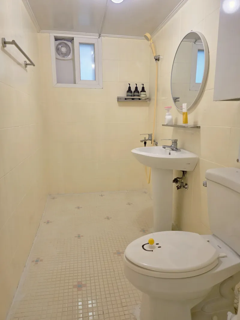 [Mapo, Seoul][Seoul Yeonam] 12 minutes walk from Hongik Univ. Station Exit 8, 1.5th floor near Yeontral Park 13