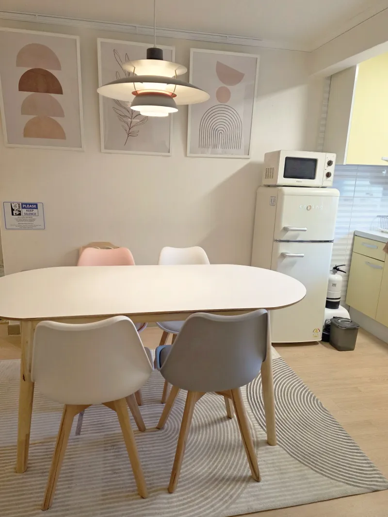 [Mapo, Seoul][Seoul Yeonam] 12 minutes walk from Hongik Univ. Station Exit 8, 1.5th floor near Yeontral Park 21