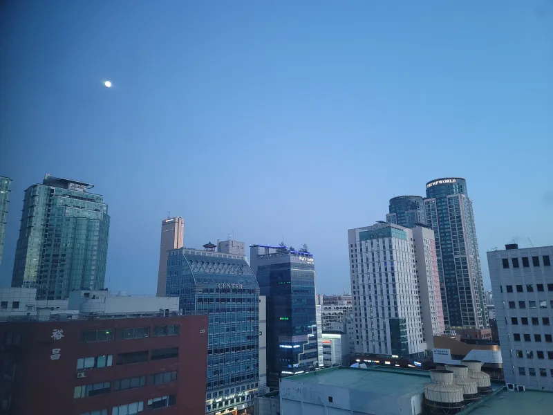 [Yeongdeungpo, Seoul] A wide, sunny view of the Dongyeouido Saetgang River. 17