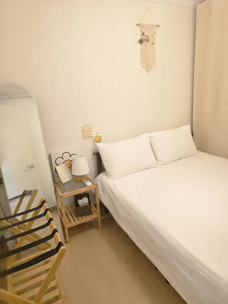 [Mapo, Seoul][Seoul Yeonam] 12 minutes walk from Hongik Univ. Station Exit 8, 1.5th floor near Yeontral Park 9