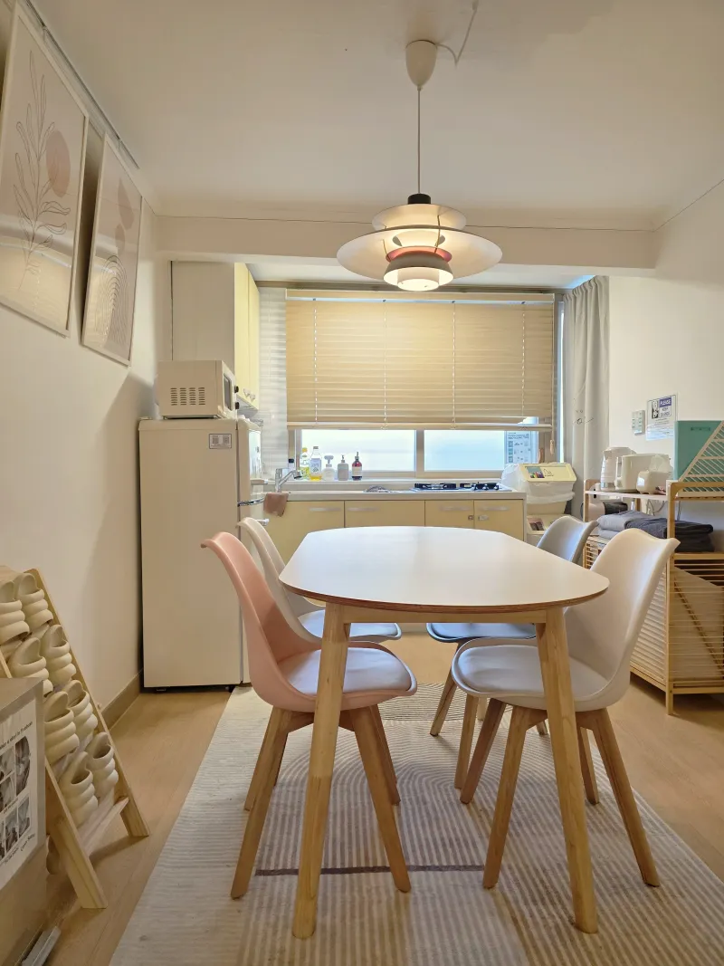 [Mapo, Seoul][Seoul Yeonam] 12 minutes walk from Hongik Univ. Station Exit 8, 1.5th floor near Yeontral Park 23