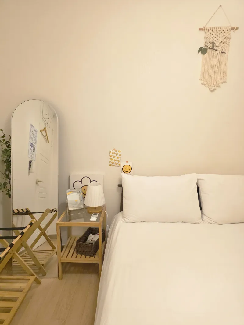 [Mapo, Seoul][Seoul Yeonam] 12 minutes walk from Hongik Univ. Station Exit 8, 1.5th floor near Yeontral Park 11