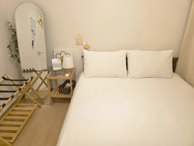 [Mapo, Seoul][Seoul Yeonam] 12 minutes walk from Hongik Univ. Station Exit 8, 1.5th floor near Yeontral Park 10