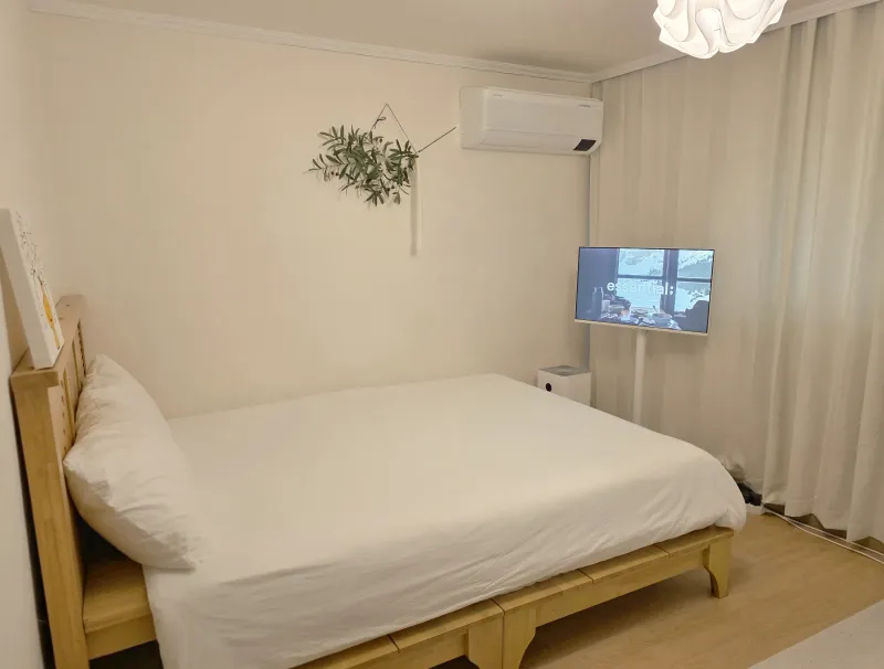 [Mapo, Seoul][Seoul Yeonam] 12 minutes walk from Hongik Univ. Station Exit 8, 1.5th floor near Yeontral Park 2