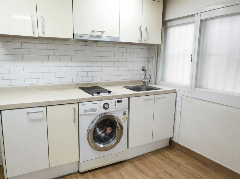 [Seocho, Seoul] Unrivaled Gangnam location! 3 minutes from the station, large windows, private bathroom (11 rooms) 2