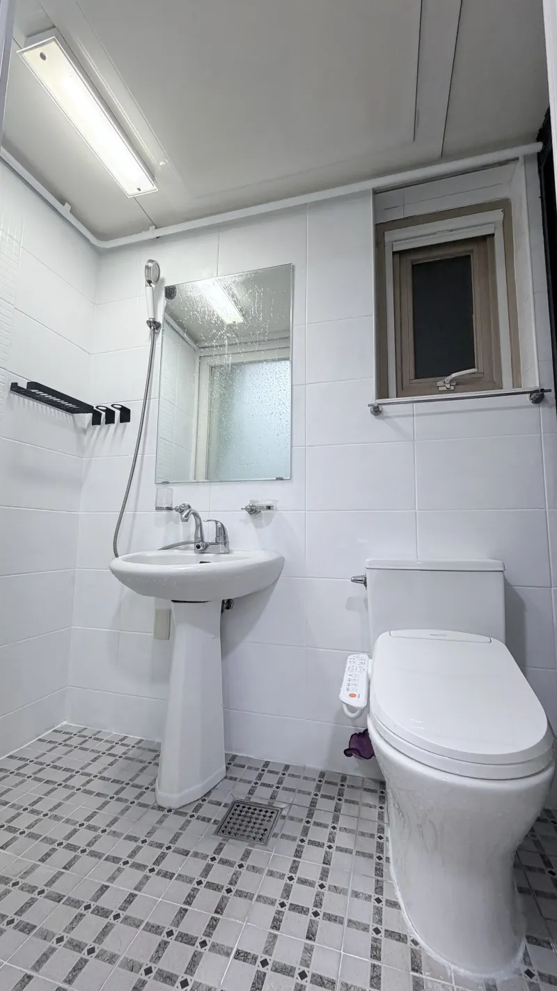 [Mapo, Seoul][5-minute walk from Hongik University Station Exit 3] Hongdae Hotspot Yeontral Park One-Room Studio 5