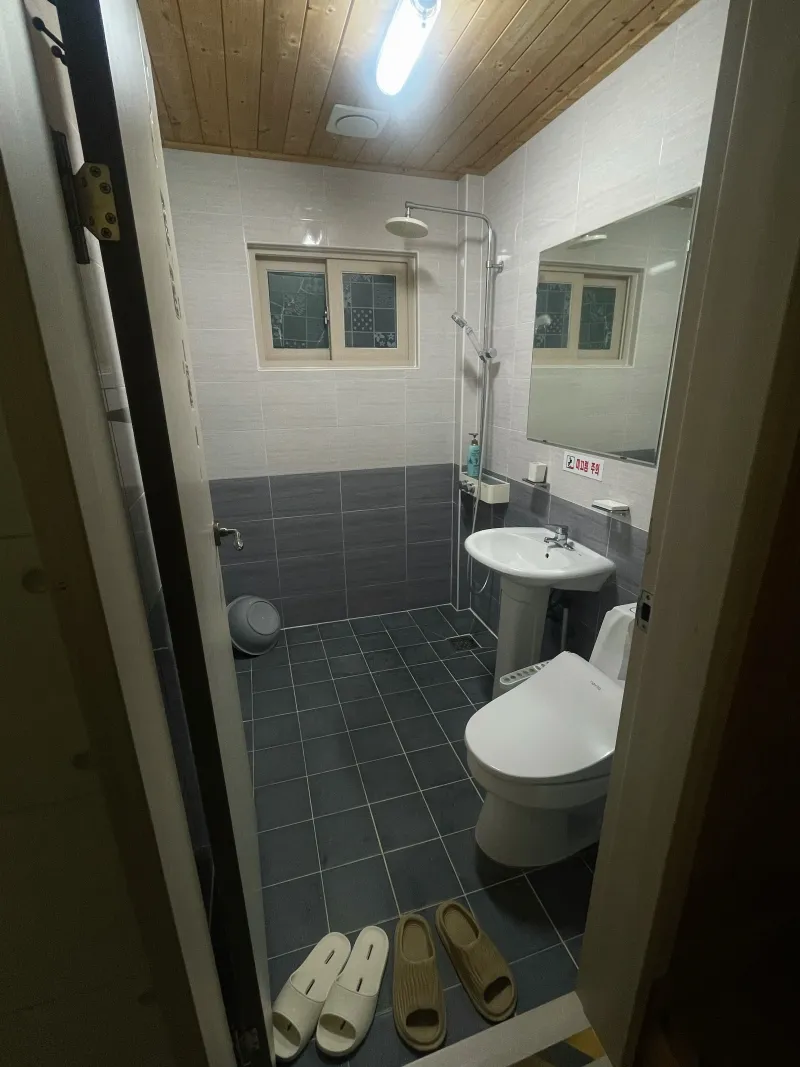 [Seongsan, Seogwipo] Small, private cottage in the Jeju countryside filled with the scent of cypress #DogFriendly 6