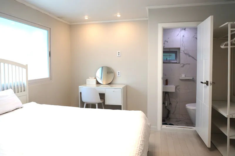 [Mapo, Seoul] A clean 3-room apartment 3 minutes walk from the Gyeongui Line Forest Road 3