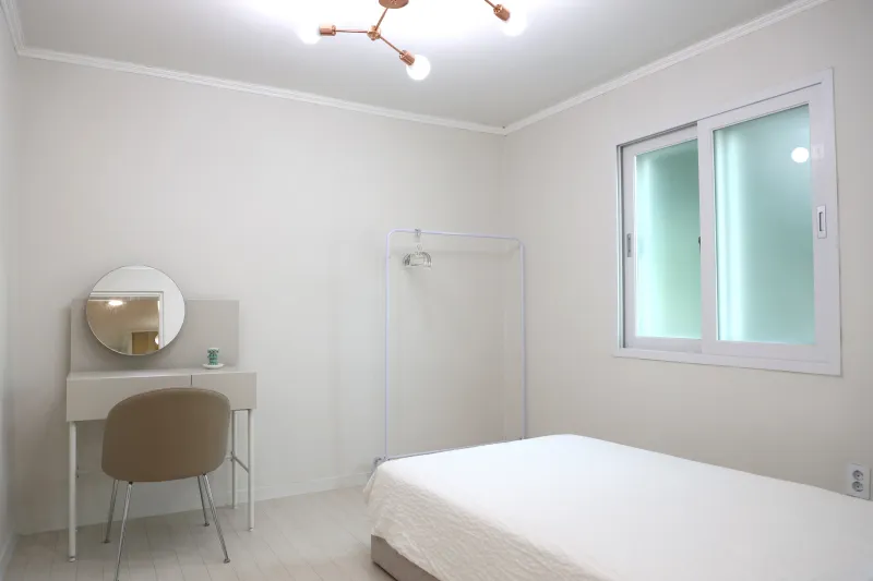 [Mapo, Seoul] A clean 3-room apartment 3 minutes walk from the Gyeongui Line Forest Road 16