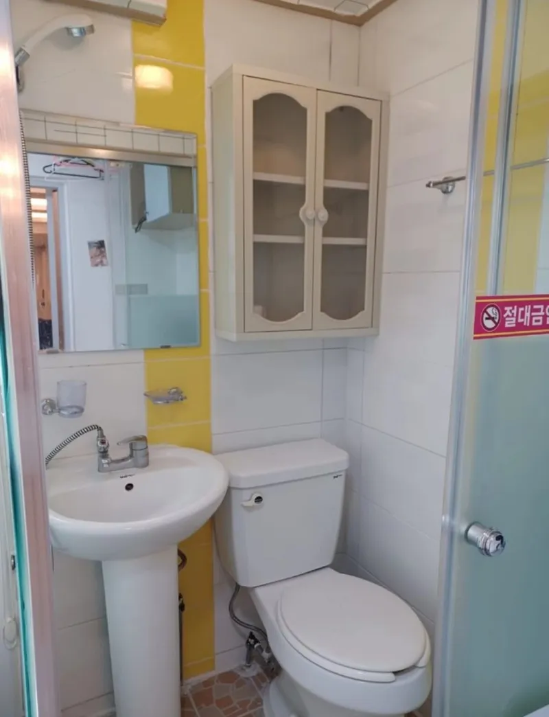 [Seocho, Seoul] Unrivaled Gangnam location! 3 minutes from the station, large windows, private bathroom (11 rooms) 5
