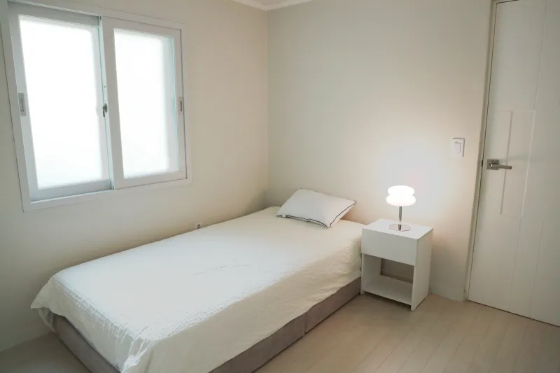 [Mapo, Seoul] A clean 3-room apartment 3 minutes walk from the Gyeongui Line Forest Road 12