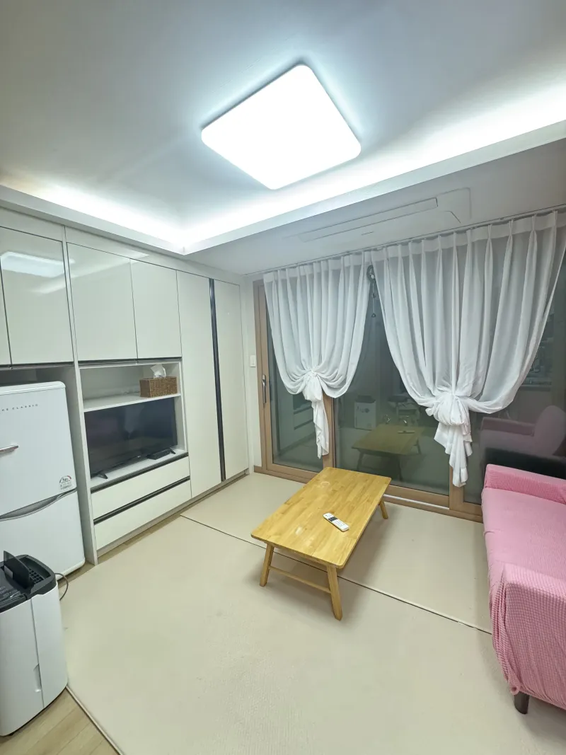 [Yongdam 2-dong, Jeju] Detached studio with a terrace overlooking the ocean on the coastal Olle Trail course 5