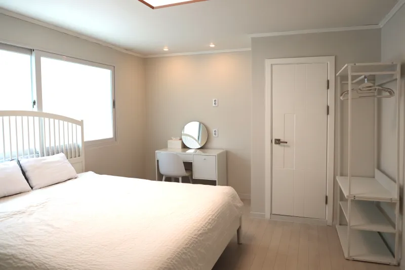 [Mapo, Seoul] A clean 3-room apartment 3 minutes walk from the Gyeongui Line Forest Road 2