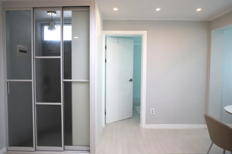 [Mapo, Seoul] A clean 3-room apartment 3 minutes walk from the Gyeongui Line Forest Road 25