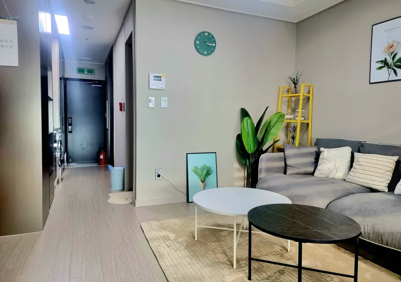 [Ansan][Ansan Bandal Island] High-rise Ocean View Two-Room Fully Furnished Queen Bed 2 Netflix Nearby Amenities Sihwa 17