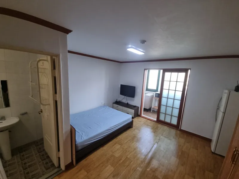 [Changwon] Jinhae Cherry Blossoms / Vacant One-Room Apartment / 1 2