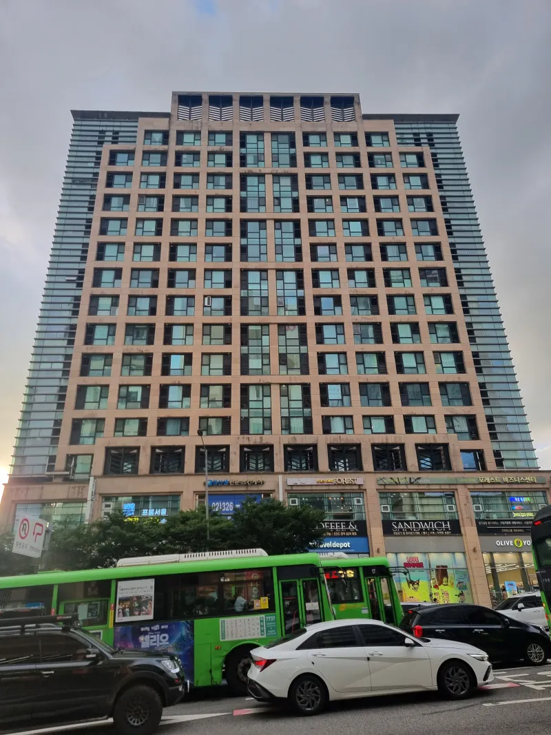 [Mapo, Seoul] Officetel with direct access to Hongik University Station #YeontralParkView 19