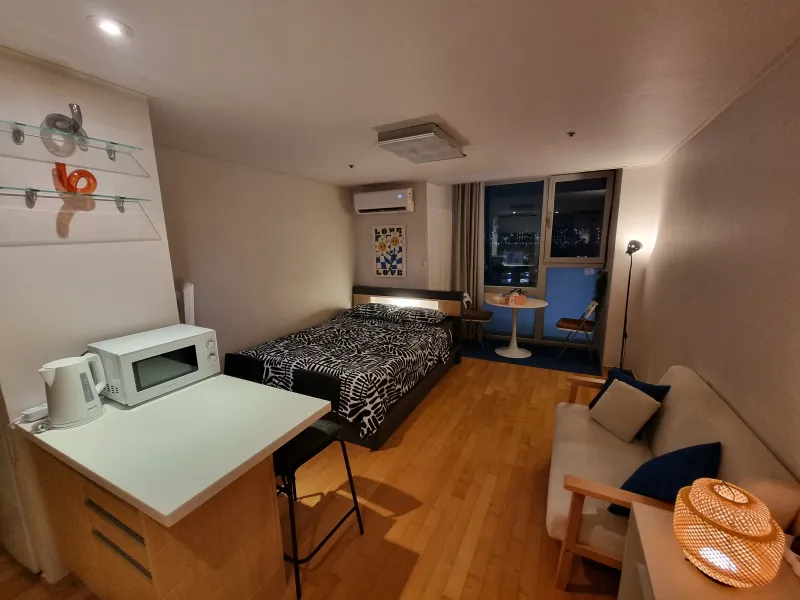 [Mapo, Seoul] Officetel with direct access to Hongik University Station #YeontralParkView 2